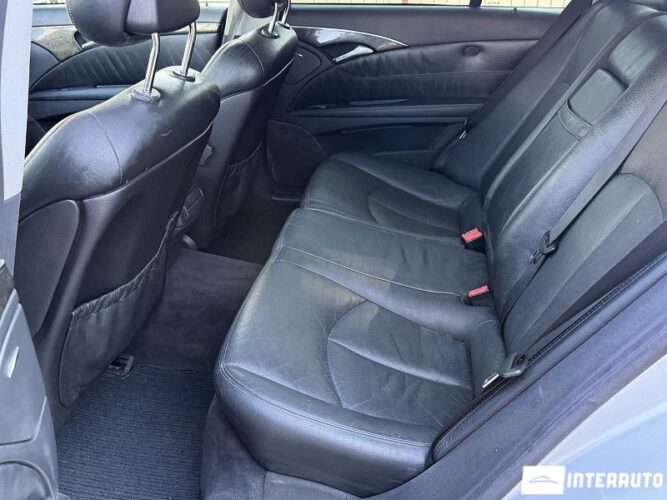 Mercedes E 220 47 mercedes E 220 2003