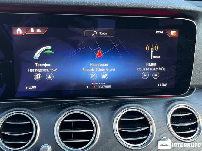 Mercedes E 220 44 mercedes E 220 2020
