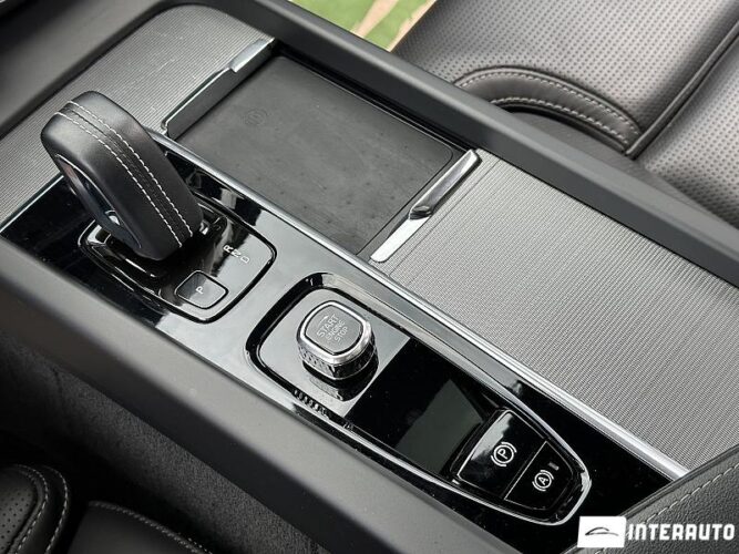 volvo XC 60 2022