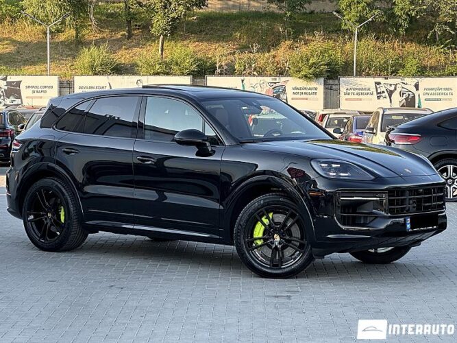 Porsche Cayenne E-Hybrid 2024 doar la InterAuto
