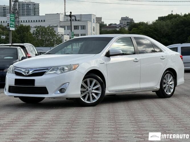 Toyota Camry 2011 doar la InterAuto