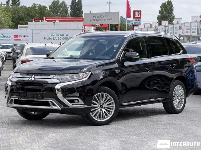 Mitsubishi Outlander 2019 doar la InterAuto