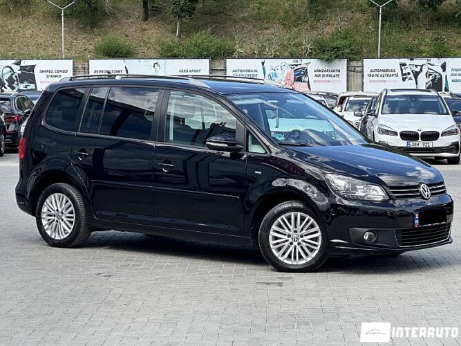 Volkswagen Touran 2014 doar la InterAuto