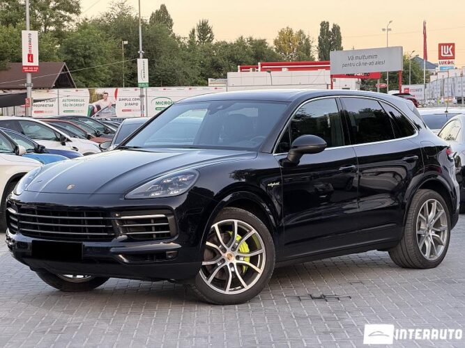 Porsche Cayenne E-Hybrid 2019 doar la InterAuto