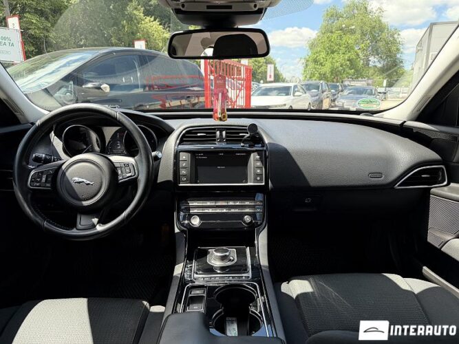Jaguar XE 2017 doar la InterAuto