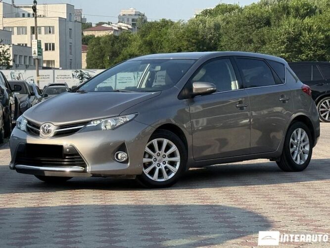 Toyota Auris 2014 doar la InterAuto