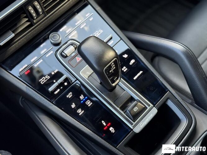 Porsche Cayenne E-Hybrid 51 porsche Cayenne E-Hybrid 2019