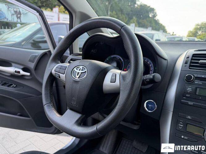 Toyota Auris 38 toyota Auris 2011