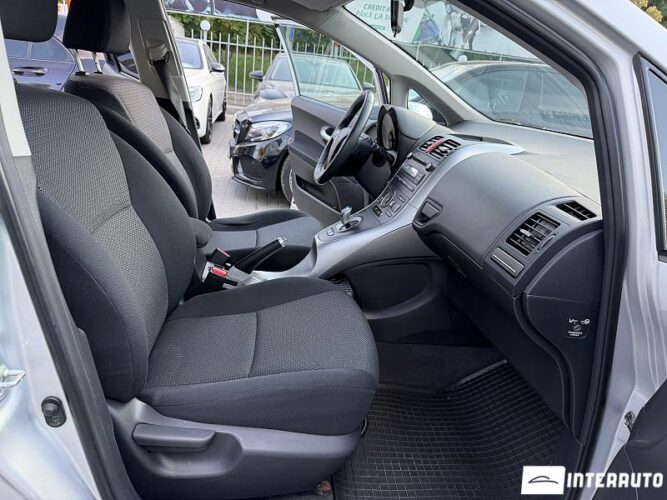 Toyota Auris 33 toyota Auris 2011