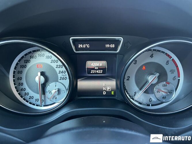 Mercedes GLA 180 37 mercedes GLA 180 2015