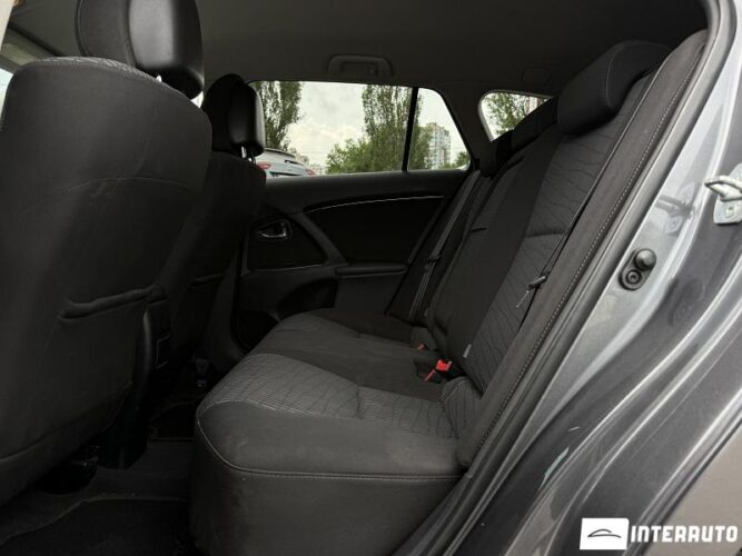 toyota Avensis 2011