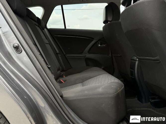 toyota Avensis 2011