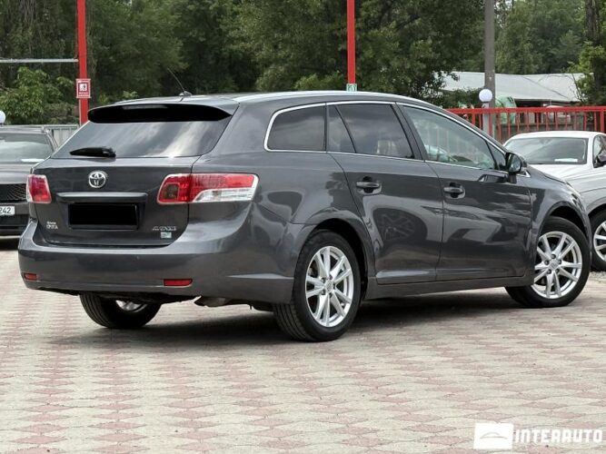 toyota Avensis 2011