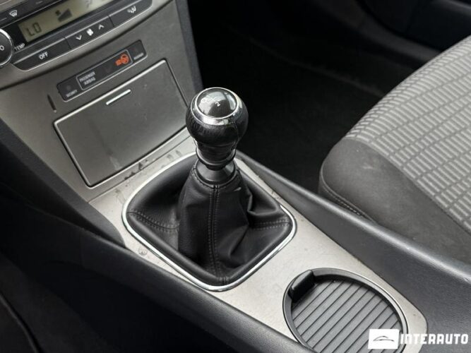toyota Avensis 2011