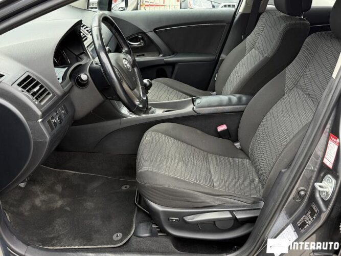 toyota Avensis 2011