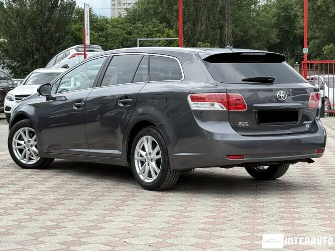 toyota Avensis 2011