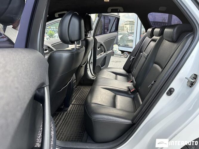 Toyota Avensis 41 toyota Avensis 2011