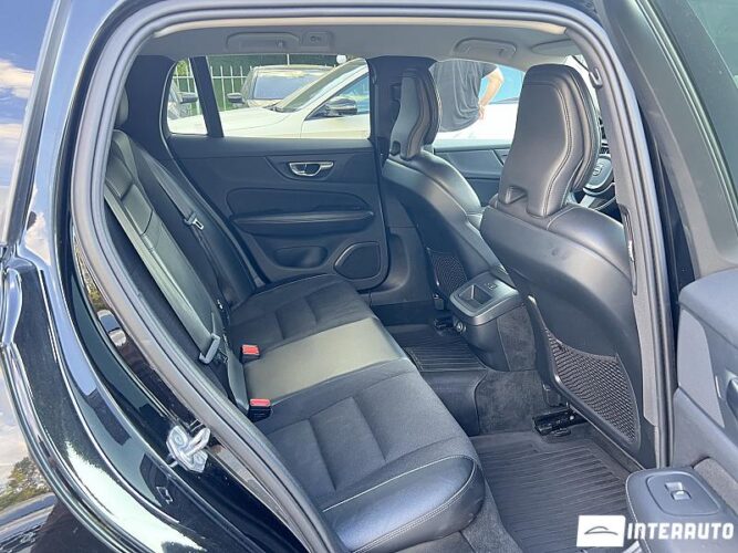 Volvo V 60 Cross Country 40 volvo V 60 Cross Country 2020