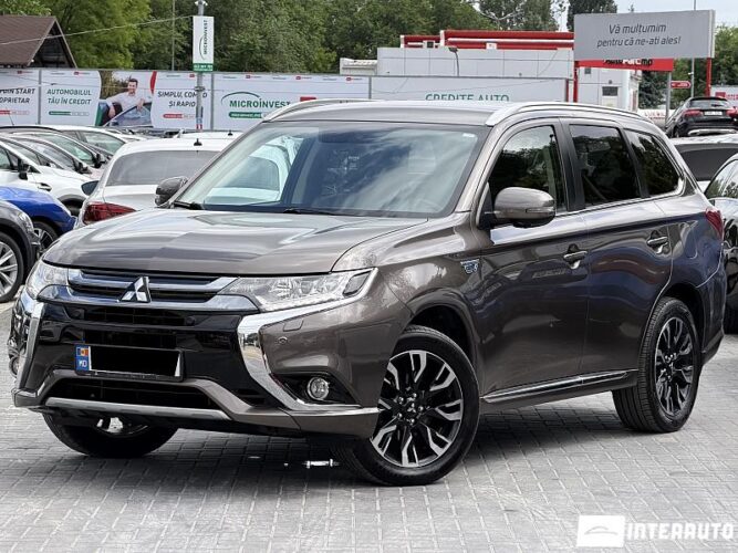 Mitsubishi Outlander 2016 doar la InterAuto