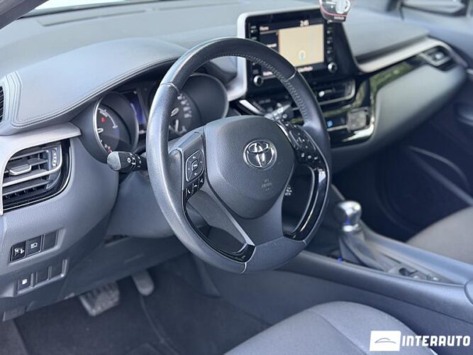 Toyota C-HR 39 toyota C-HR 2021