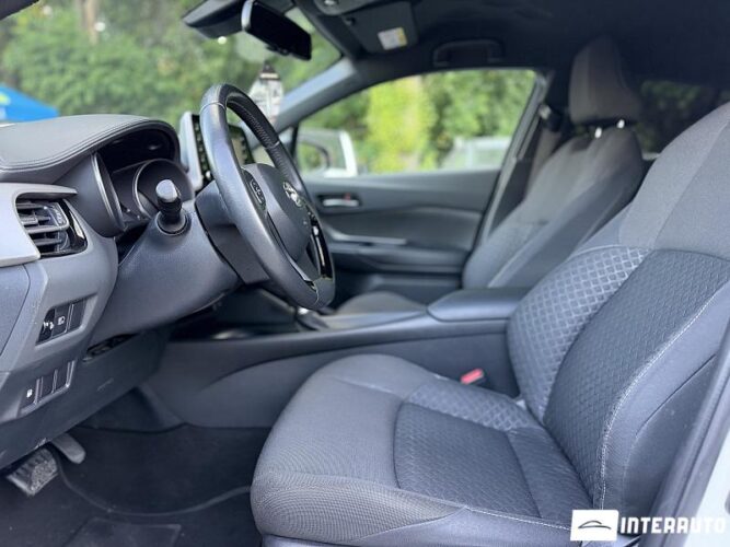 Toyota C-HR 38 toyota C-HR 2021