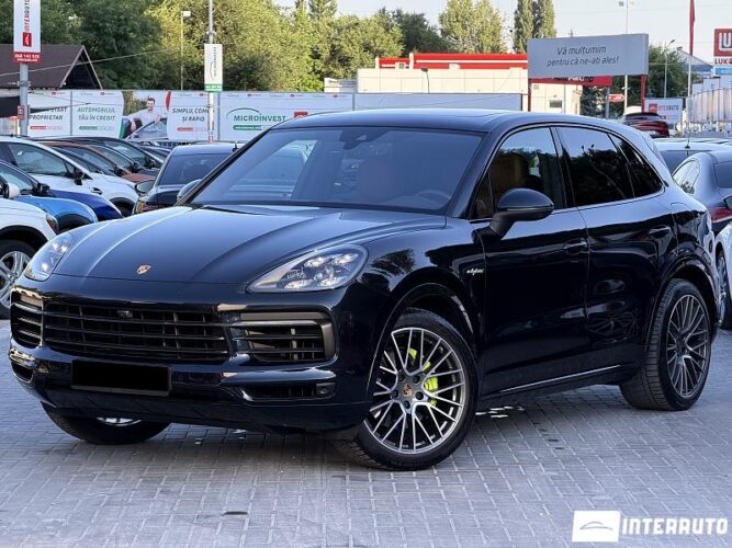 Porsche Cayenne E-Hybrid 2019 doar la InterAuto