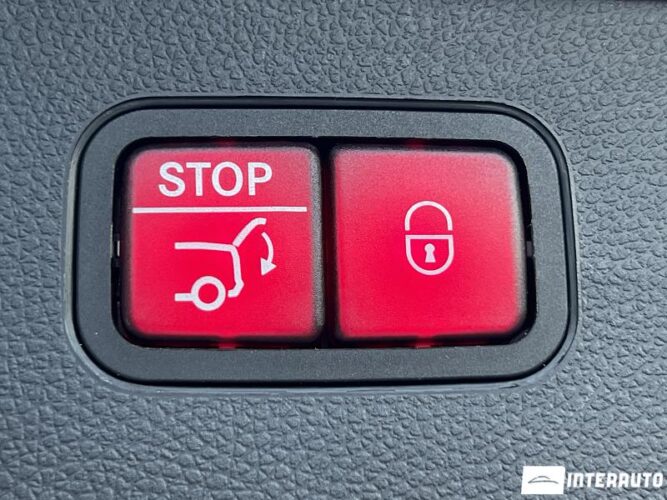Mercedes GLC 350e 56 mercedes GLC 350e 2019