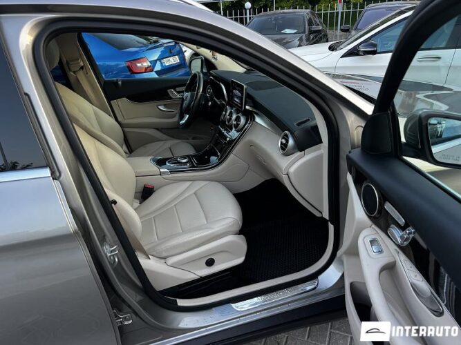 Mercedes GLC 350e 52 mercedes GLC 350e 2019