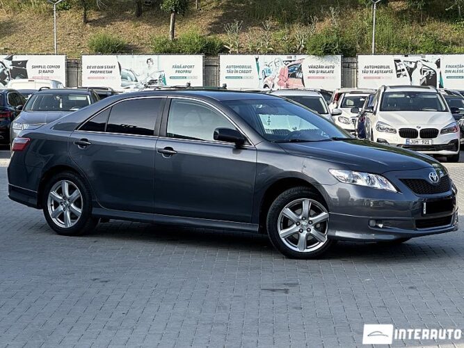 Toyota Camry 2007 doar la InterAuto