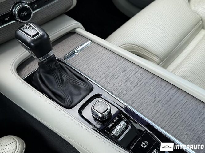 volvo XC 90 2020