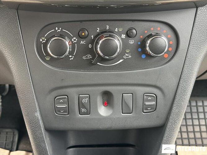 Dacia Sandero Stepway 38 dacia Sandero Stepway 2013