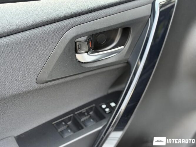 Toyota Auris 33 toyota Auris 2016