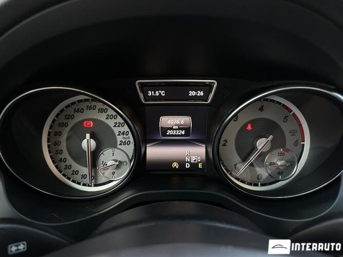 Mercedes GLA 180 38 mercedes GLA 180 2015