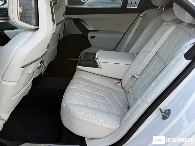 bmw 750e XDrive 2024