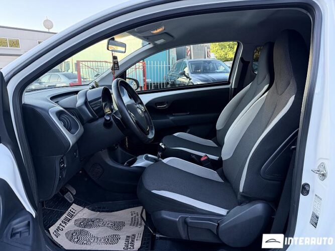 Toyota Aygo 30 toyota Aygo 2017