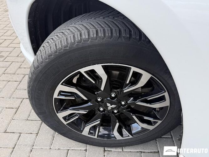 Mitsubishi Outlander 51 mitsubishi Outlander 2015