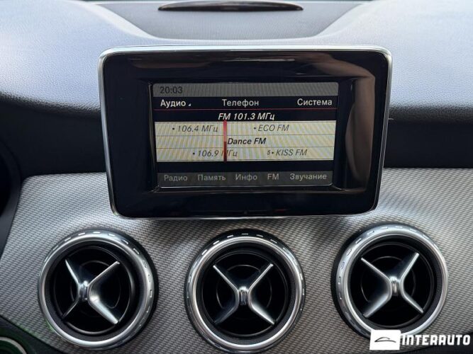 Mercedes GLA 220 44 mercedes GLA 220 2014