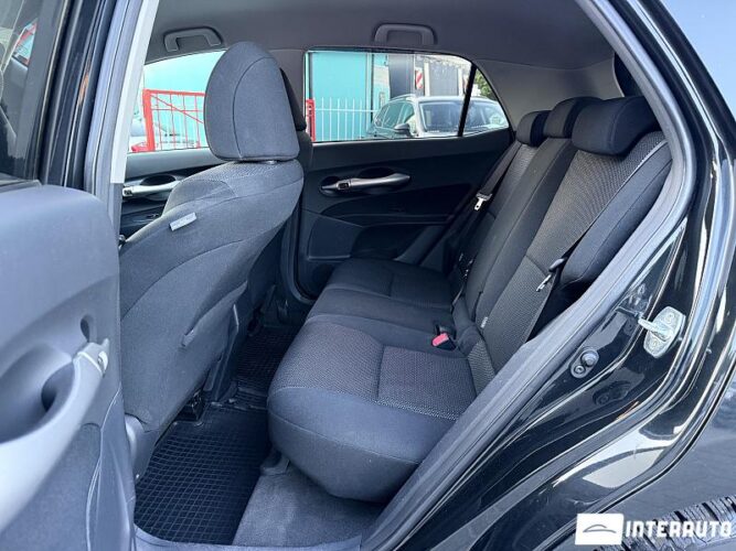 Toyota Auris 33 toyota Auris 2011
