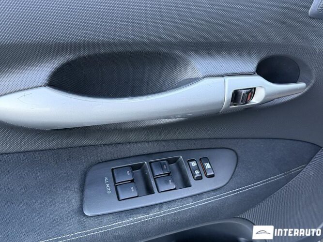 Toyota Auris 39 toyota Auris 2011