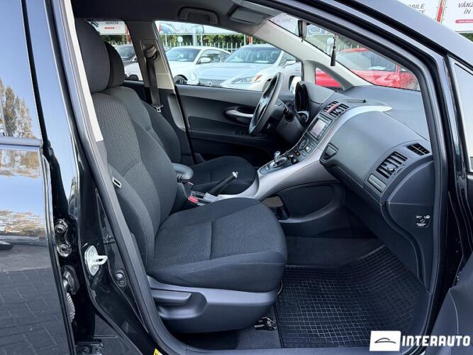 Toyota Auris 32 toyota Auris 2011