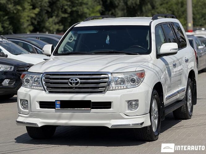Toyota Land Cruiser 2013 doar la InterAuto