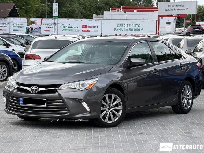 Toyota Camry 2016 doar la InterAuto