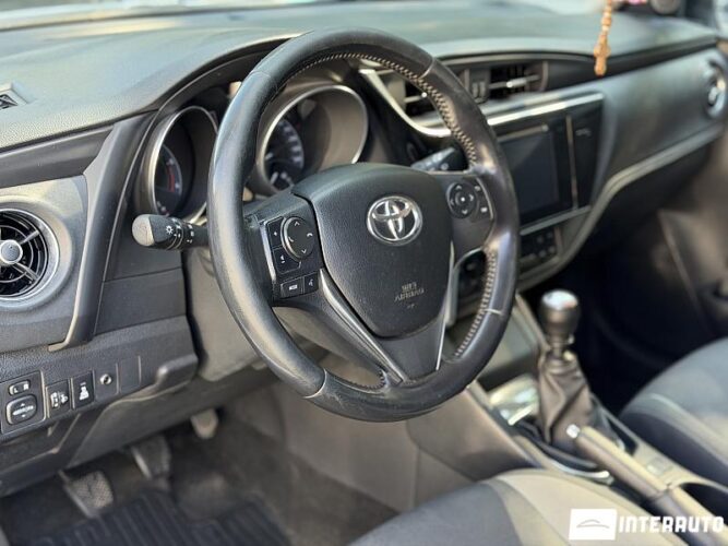 toyota Auris 2015