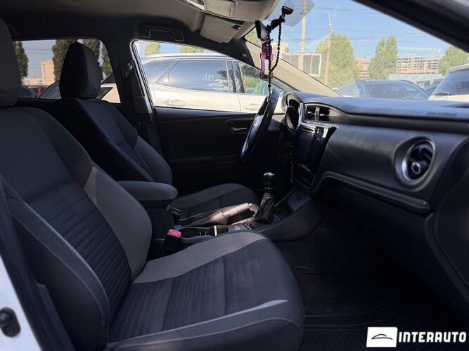 toyota Auris 2015