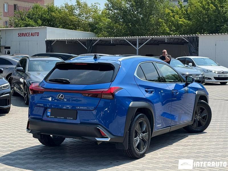 Lexus UX 250h