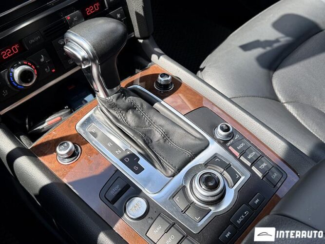 Audi Q7 46 audi Q7 2012
