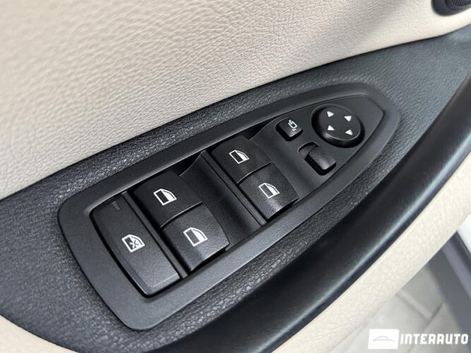 BMW X1 2.5e 56 bmw X1 2.5e 2020