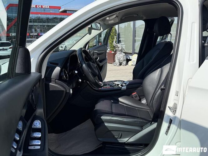 Mercedes GLC 350e 36 mercedes GLC 350e 2018