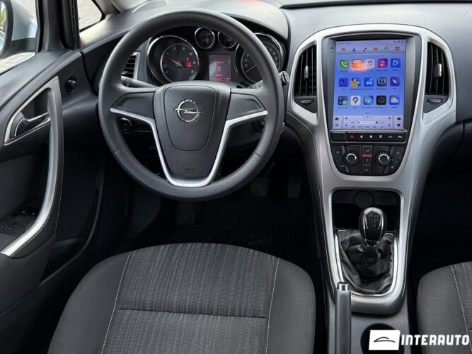 opel Astra 2012