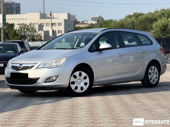 Opel Astra 2012 doar la InterAuto